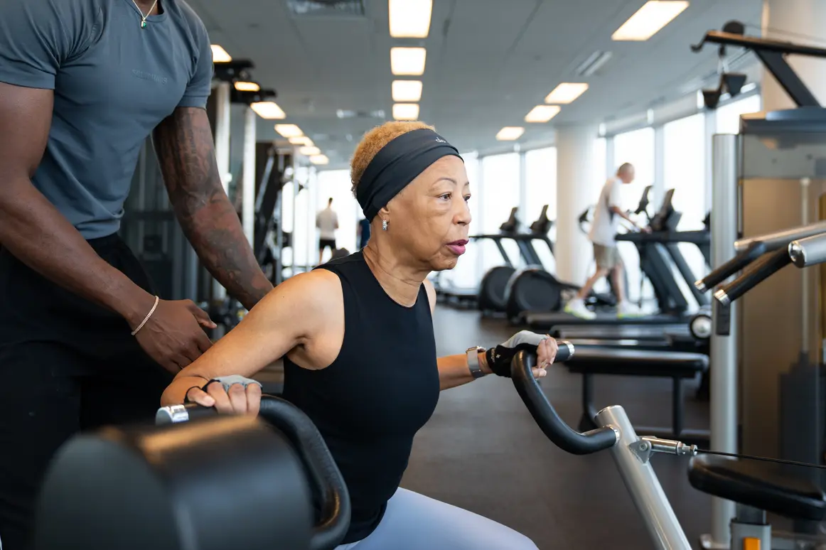 Colleagues training together on a corporate gym floor